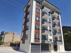 KIRALIK&nbsp; CARSI ICI&nbsp; KAT 3&nbsp; YENI BINA&nbsp; ASANSORLU&nbsp; 2+0 DAIREMIZ
